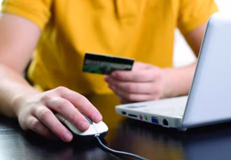 Hai hinh thuc danh cap tai khoan ngan hang pho bien - Anh 1