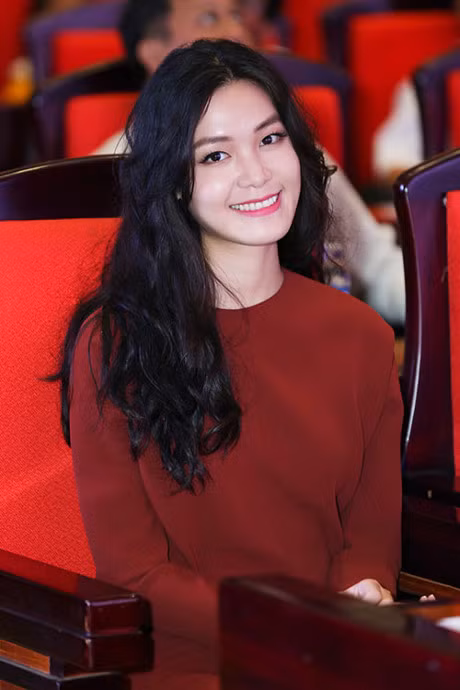 Ngoc Thanh Tam cung HH Thuy Dung trao qua cho tre ngheo Dac Nong - Anh 5