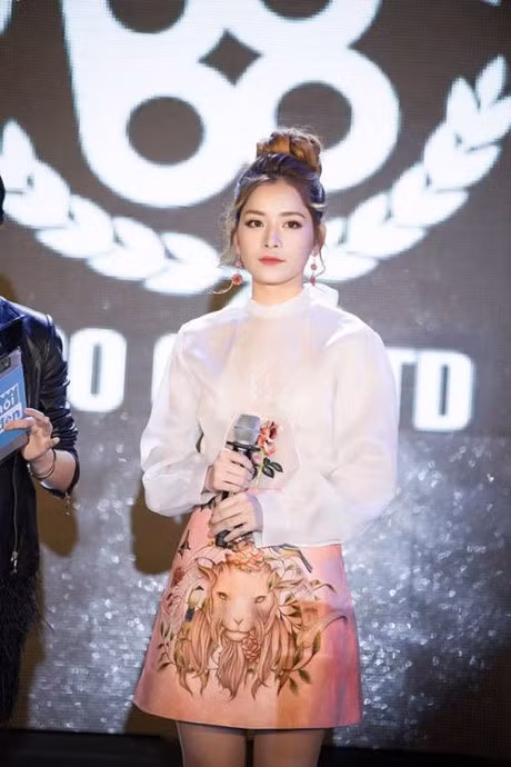 My Tam, MC Thao Van tre han so voi tuoi that voi dam om sat - Anh 10