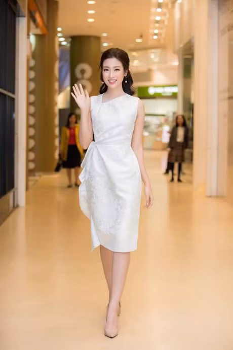 My Tam, MC Thao Van tre han so voi tuoi that voi dam om sat - Anh 3