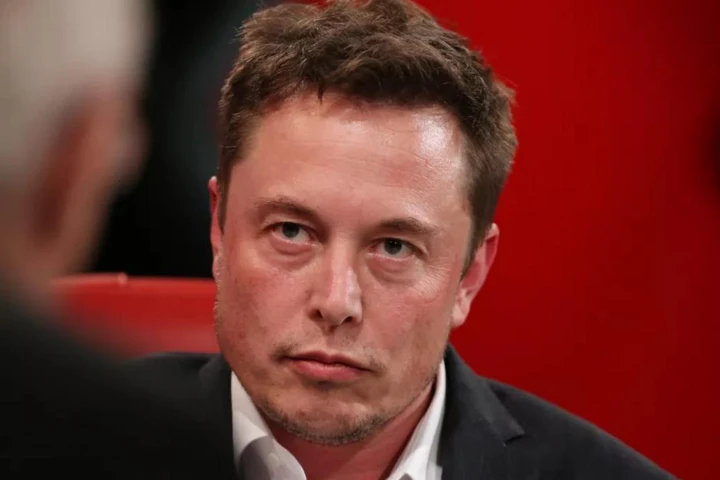 Elon Musk lập công ty mới, nghiên cứu cách tải suy nghĩ vào não bộ