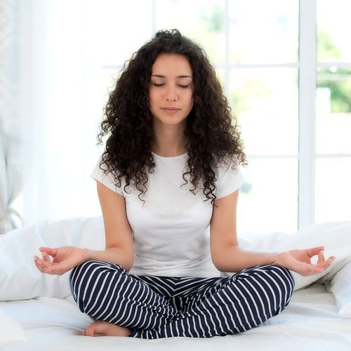 Giữ tâm trí bình tĩnh. Việc giữ tinh thần bình tĩnh và hạn chế stress có thể khiến cơ thể đốt cháy calo nhanh hơn. Giữ tâm trí bình tĩnh. Việc giữ tinh thần bình tĩnh và hạn chế stress có thể khiến cơ thể đốt cháy calo nhanh hơn.