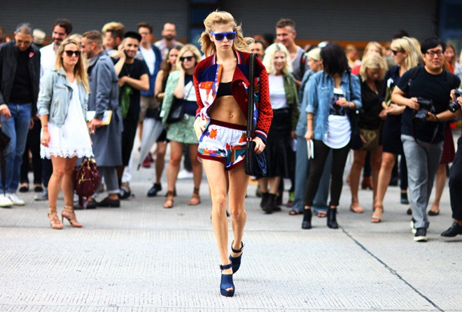 Phong cách thời trang sành điệu của vợ tỷ phú Nga