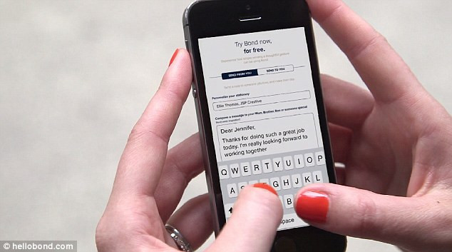 Người sử dụng gửi online một mấu chữ viết tay của họ. Phần mềm Bond sẽ xác định cách thức khách hàng viết từng chữ cái trong bảng chữ cái. Sau đó họ mở một thẻ mới trên trang web của Bond, gõ các thông điệp mà họ muốn gửi đi vào đó.