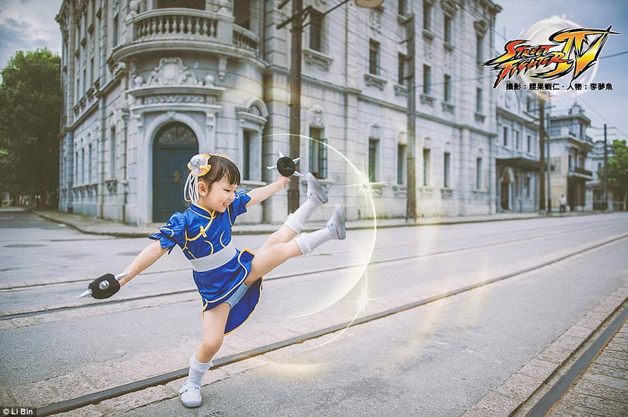 Cô bé hóa thân thành nhân vật Chun Li trong video game nổi tiếng Chiến binh đường phố