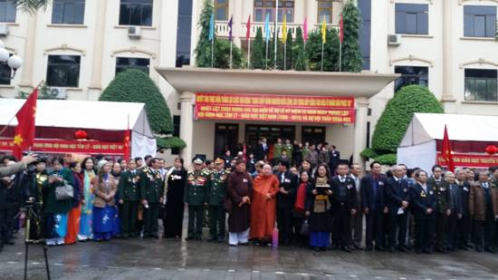 Các đại biểu cùng chụp ảnh với Lãnh đạo và cán bộ, nhân viên Hội Khoa học Tâm lý - Giáo dục Các đại biểu cùng chụp ảnh với Lãnh đạo và cán bộ, nhân viên Hội Khoa học Tâm lý - Giáo dục