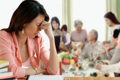 Bàng hoàng phát hiện mẹ chồng ngoại tình với bạn thân của bố chồng