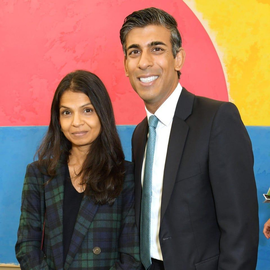 Ông Sunak và vợ Murthy Ông Sunak và vợ Murthy