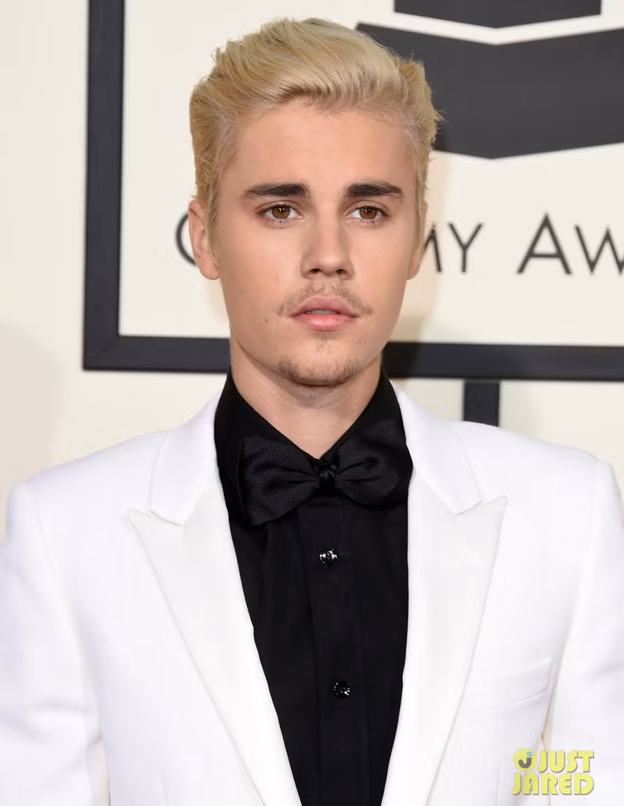 Năm nay, Justin Bieber đã có chiếc đĩa hát đầu tiên trong sự nghiệp. Anh giành giải Ca khúc dance xuất sắc cho Where are u now cùng với Jack U. Cặp đôi cũng sẽ trình diễn trong lễ trao giải năm nay.