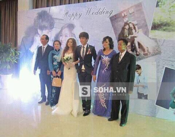 Nhan sắc nóng bỏng của vợ cũ Hồ Quang Hiếu ảnh 2 Ngay sau đó, giọng ca Con bướm xuân lên tiếng thừa nhận kết hôn với bạn gái là hot girl Ivy từ năm 2013 và sau này cả 2 chia tay vì lý do không hợp nhau.