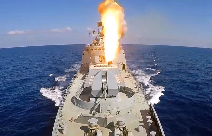 Tàu Nga tập trận trên biển