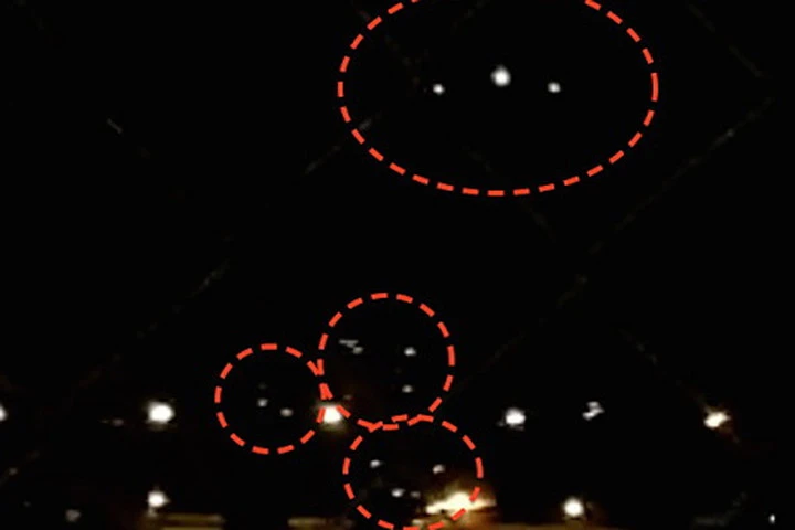 "Chộp" được 1 hạm đội UFO cháy sáng trên bầu trời châu Âu?