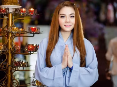 Chau gai Kim Tieu Long ra mat MV Phat giao 