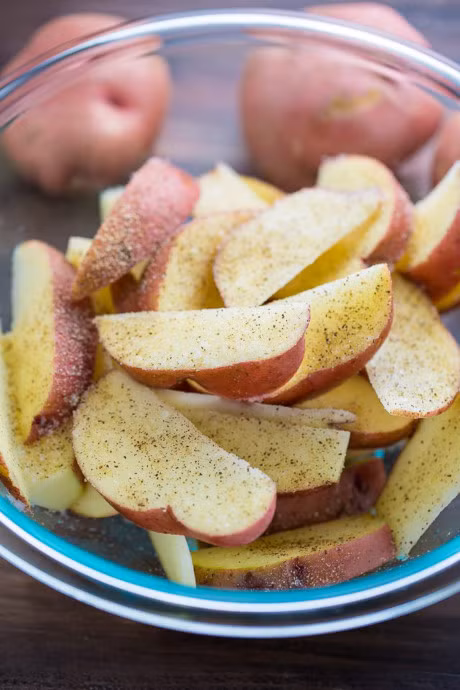Lam khoai tay chien nhanh gon, thom phuc cho bua sang - Anh 2