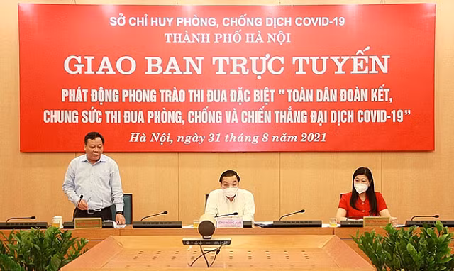 Phó bí thư Thành ủy Nguyễn Văn Phong phát biểu tại hội nghị.
