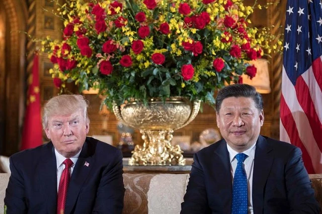 TT Mỹ Donald Trump và Chủ tịch Trung Quốc Tập Cận Bình (phải)