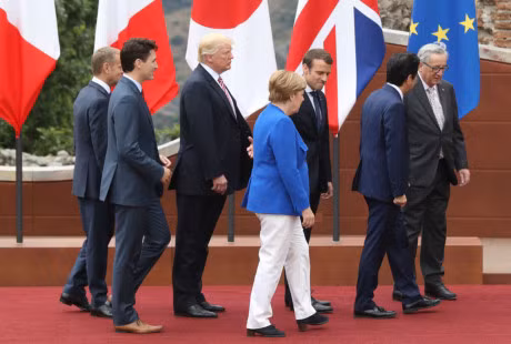 Anh tong thong Phap va thu tuong Canada tro chuyen gay chu y - Anh 1