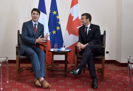 Anh tong thong Phap va thu tuong Canada tro chuyen gay chu y - Anh 6