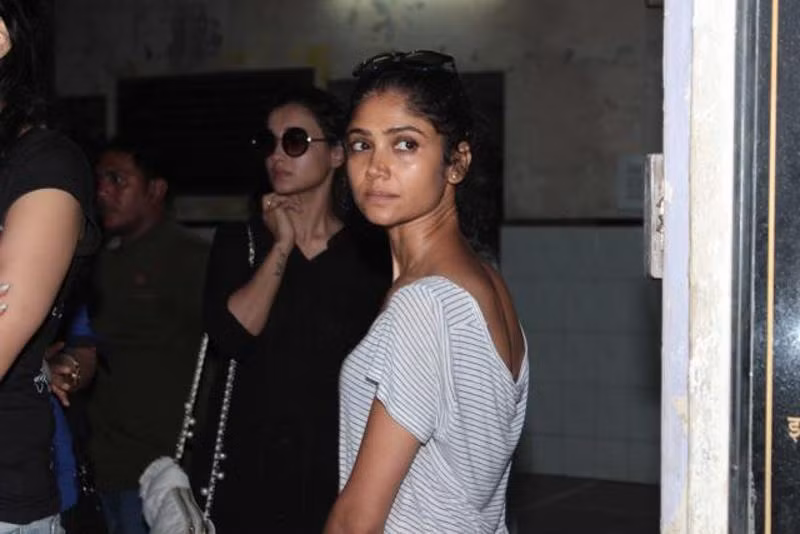 Diễn viên Ratan Rajput với ánh mắt thâm quầng buồn bã.