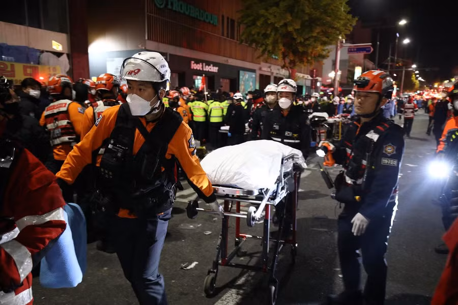 Lực lượng cứu hộ tại hiện trường.