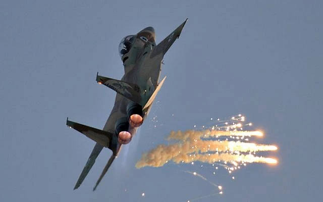 Israel tấn công tên lửa vào các vị trí quân sự ở trung tâm Syria