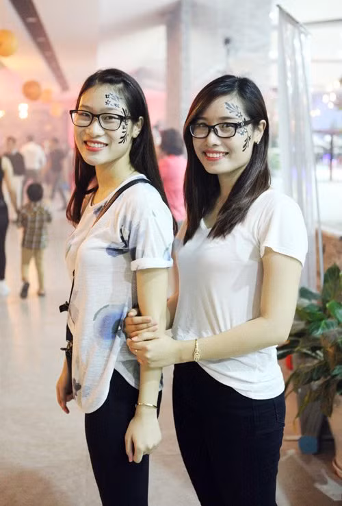 gioi tre ha noi hoa trang la mat trong le hoi ma quy hinh anh 8