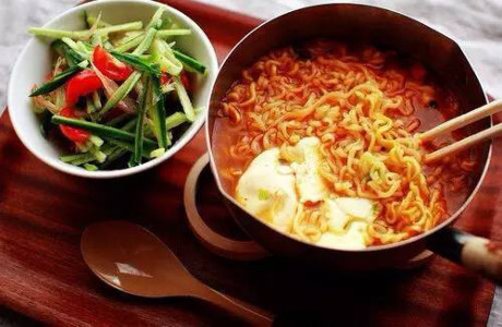 Bà chiều chuộng cho ăn thiếu khoa học, cháu Ba chieu chuong cho an thieu khoa hoc, chau