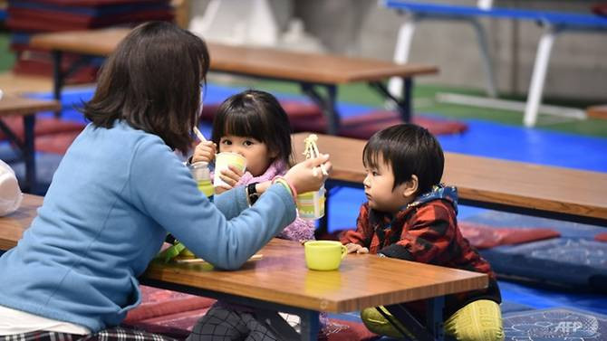 Nhiều người bị buộc phải ở trong các trung tâm lánh nạn.(Ảnh: AFP) Nhiều người bị buộc phải ở trong các trung tâm lánh nạn.(Ảnh: AFP)