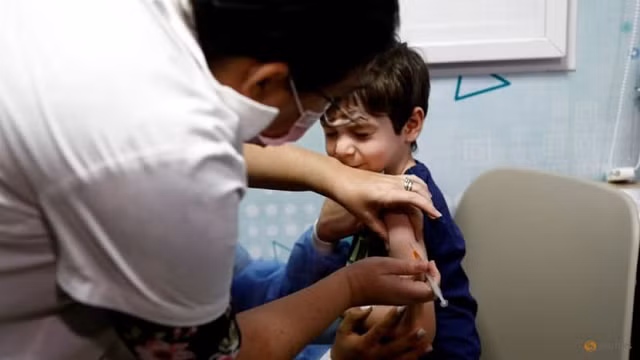 Tiêm vắc xin Covid-19 cho trẻ em.