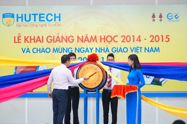 ĐH Hutech khai giảng năm học mới