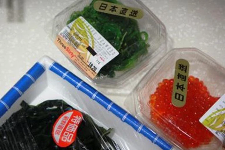 Cách làm salad cá hồi rong biển kiểu Nhật hấp dẫn đúng điệu