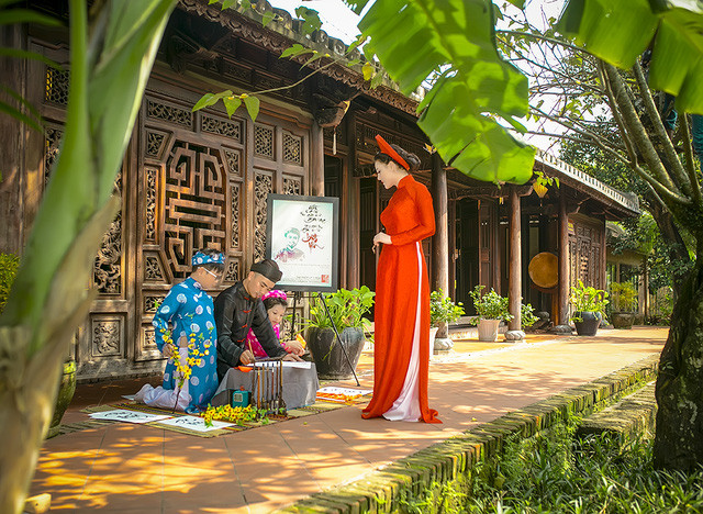 Thụy Miên xinh đẹp mĩ miều trong “Cánh thiệp đầu xuân“ ảnh 7 Năm 2013 Miên đạt giải Nhì Cuộc thi Sao mai 2013 dòng nhạc Dân gian. Hiện tại, Thụy Miên vẫn đang theo học tại Học viện âm nhạc Quốc gia và đi hát.