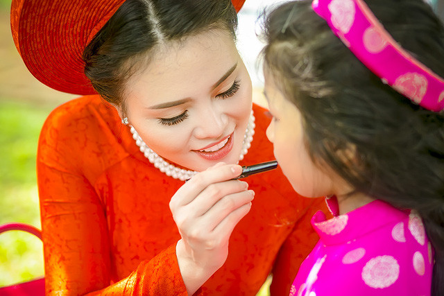Thụy Miên xinh đẹp mĩ miều trong “Cánh thiệp đầu xuân“ ảnh 9 Sự cần cù, chắt chiu đã giúp Thụy Miên và gia đình có cuộc sống tốt hơn, nhưng cô tâm sự, đến giờ những ám ảnh giấc mơ Tết sung túc vẫn đeo đẳng lấy cô.