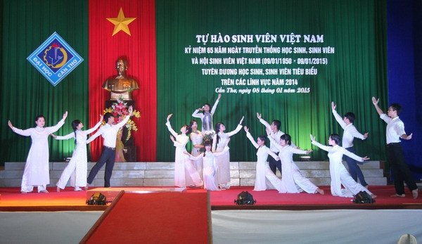 Sinh viên ĐH Cần Thơ nỗ lực học tập, hướng tới cộng đồng 