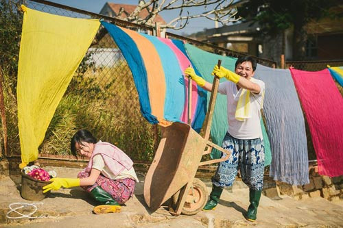 Đẹp long lanh bộ ảnh cưới chụp trong... vườn nhà - 9