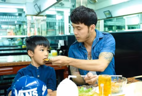 Khong phan biet con de - rieng, Ung Hoang Phuc lam sinh nhat cho con trai Kim Cuong va chong cu - Anh 4