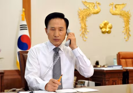 8 doi tong thong Han Quoc lien tiep dinh be boi - Anh 8