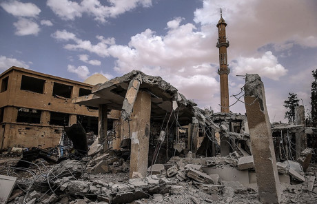 Quân đội Nga chứng minh khủng bố dùng vũ khí hóa học ở Syria - Ảnh 1 Quan doi Nga chung minh khung bo dung vu khi hoa hoc o Syria - Anh 1