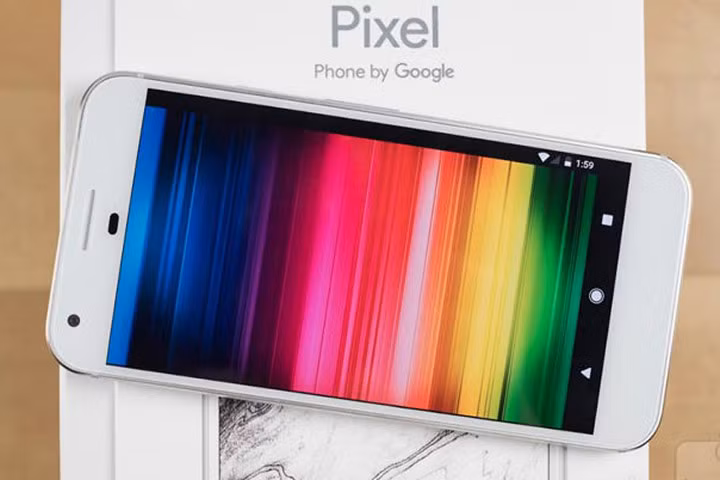 Google khóa hàng trăm tài khoản người dùng bán smartphone Pixel