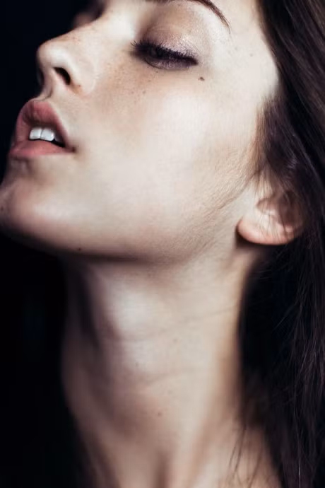 Cach cham soc da kho mua lanh cuc chuan tu chuyen gia da lieu - Anh 2