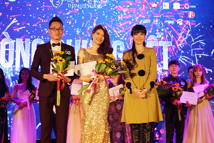 Nguyễn Tiến Đạt và Đoàn Quỳnh Nga giành giải cặp đôi trình diễn catwalk ấn tượng nhất.