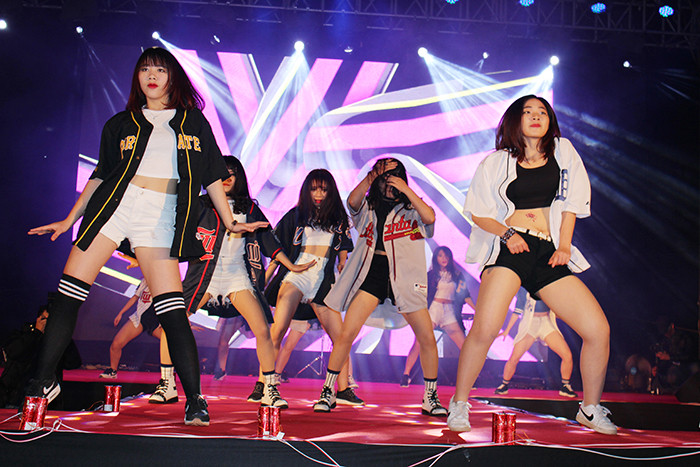 Nhiều tiết mục sôi động của các bạn sinh viên Học viện tài chính.