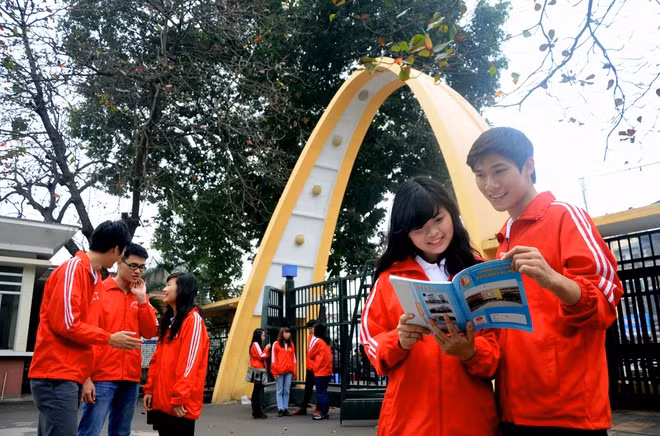 Khung cảnh lãng mạn ở Đại học Bách khoa Hà Nội ảnh 2