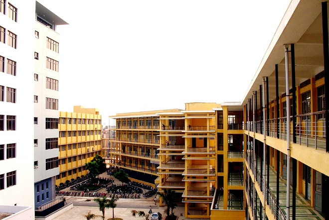 Khung cảnh lãng mạn ở Đại học Bách khoa Hà Nội ảnh 7 Khung cảnh lãng mạn ở Đại học Bách khoa Hà Nội ảnh 7
