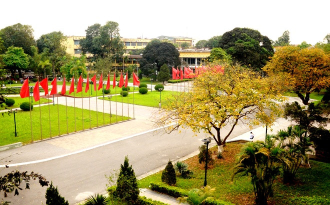 Khung cảnh lãng mạn ở Đại học Bách khoa Hà Nội ảnh 3 Khung cảnh lãng mạn ở Đại học Bách khoa Hà Nội ảnh 3
