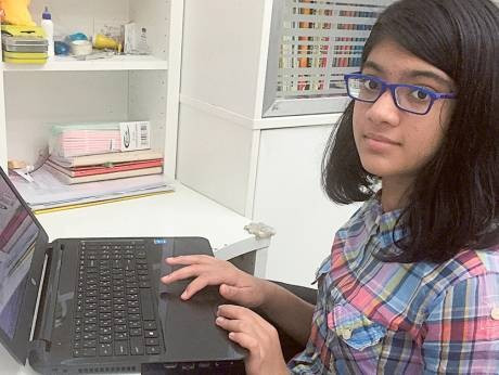 Chân dung cô bé 11 tuổi - người đại diện cho UAE tham dự cuộc thi giáo dục trực tuyến lớn nhất thế giới. Cô bé 11 tuổi nỗ lực giúp đỡ học sinh nghèo trên thế giới