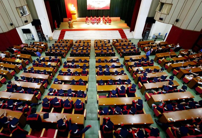 Khung cảnh lãng mạn ở Đại học Bách khoa Hà Nội ảnh 5 Khung cảnh lãng mạn ở Đại học Bách khoa Hà Nội ảnh 5
