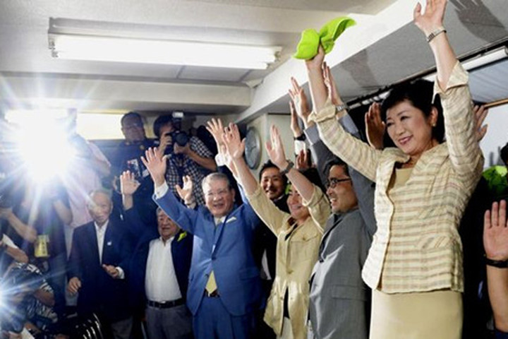 Tokyo có nữ thống đốc đầu tiên