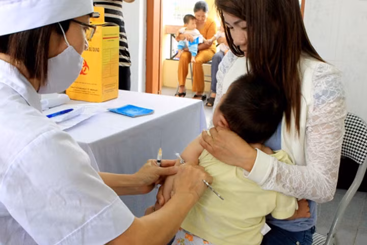 5 quan niệm ngớ ngẩn của bố mẹ về tiêm phòng vắc xin cho trẻ