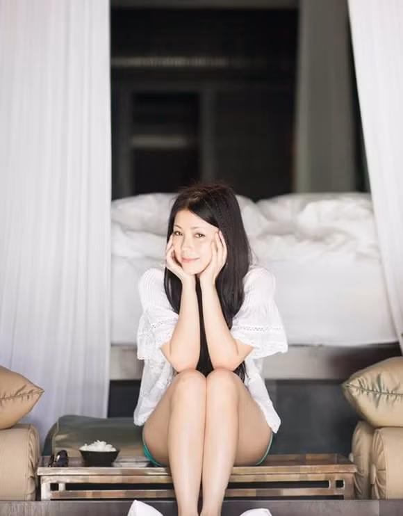 bà ngoại, trẻ trung, u40